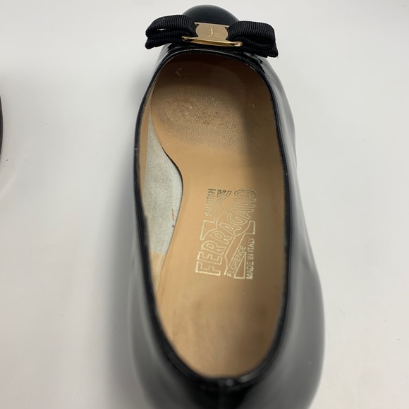 SALVATORE FERRAGAMO VARA BOW PUMP BLACK SHOE - Picture 6 of 9